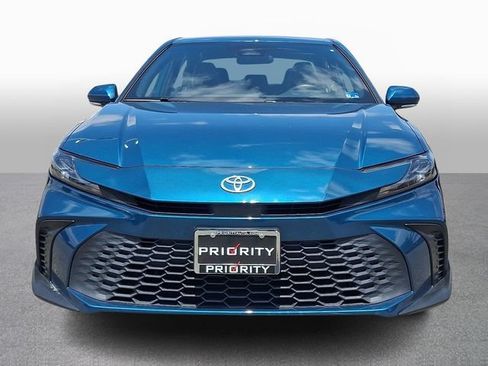 Used 2025 Toyota Camry SE FWD image 2