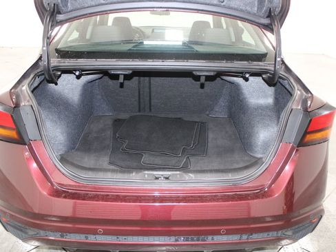 Used 2024 Nissan Altima 2.5 SV image 14