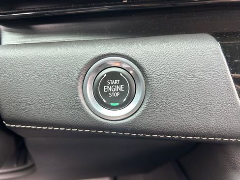 Used 2021 Cadillac Escalade Premium Luxury RWD image 29