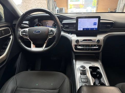Used 2021 Ford Explorer XLT AWD/4WD image 16