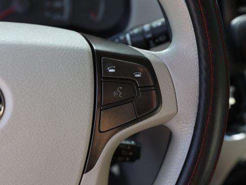 Used 2011 Toyota Sienna LE image 20