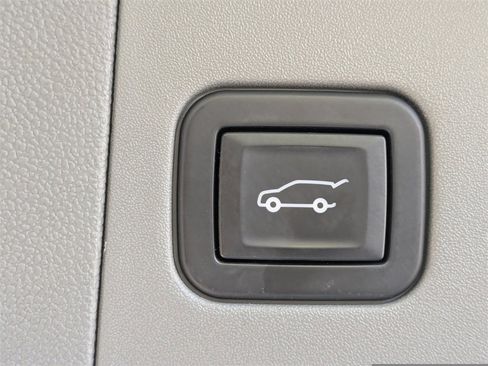 Used 2021 Cadillac XT5 Premium Luxury w/ LPO, Floor Liner Package image 16