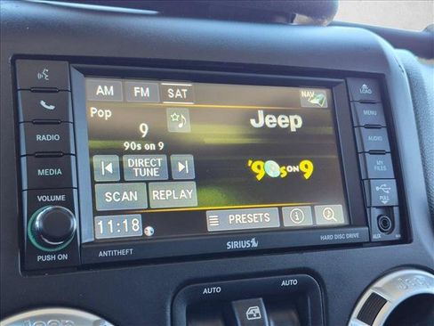 Used 2015 Jeep Wrangler Unlimited Rubicon w/ Connectivity Group AWD/4WD image 11