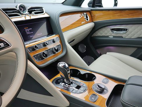 Certified 2023 Bentley Bentayga AWD/4WD image 37