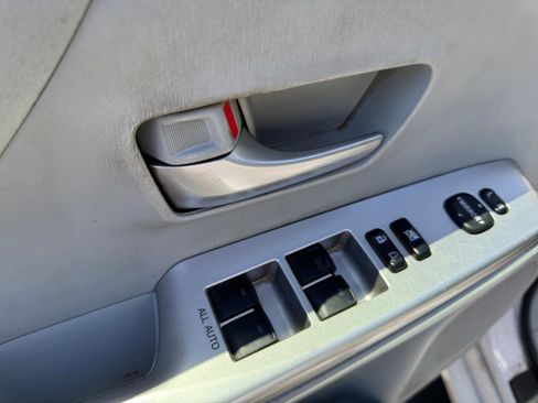 Used 2013 Toyota Prius V Two FWD image 11