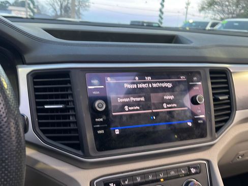 Used 2021 Volkswagen Atlas SE w/ Panoramic Sunroof Package image 12