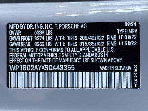 Used 2025 Porsche Cayenne GTS image 37