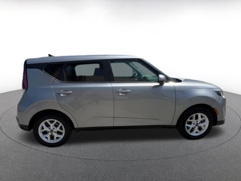 Used 2025 Kia Soul LX w/ LX Technology Package image 16