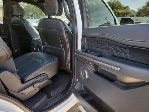 Used 2023 Ford Expedition Platinum image 29