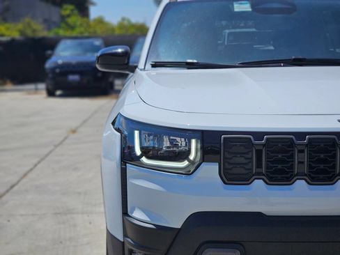New 2026 Jeep Cherokee Laredo AWD/4WD image 2