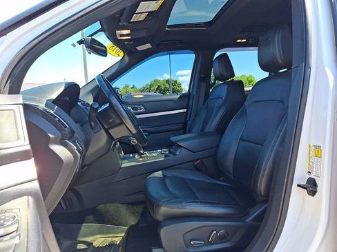 Used 2018 Ford Explorer XLT w/ Equipment Group 202A AWD/4WD image 13