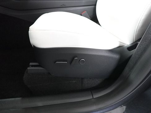 Used 2024 Tesla Model Y Long Range image 10