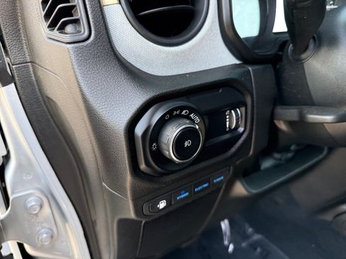 Used 2024 Jeep Wrangler Unlimited AWD/4WD image 13
