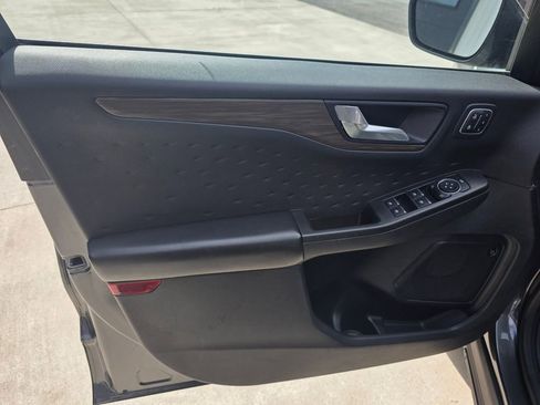 Used 2020 Ford Escape Titanium image 11