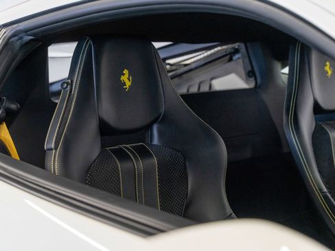 Used 2021 Ferrari F8 Tributo RWD image 31
