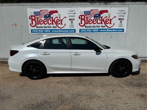 Used 2025 Honda Civic Sport image 2