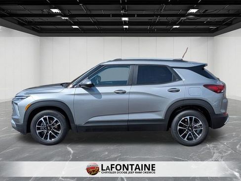 Used 2025 Chevrolet TrailBlazer LT image 2