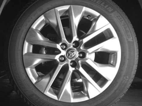 Used 2025 Toyota RAV4 XLE AWD/4WD image 24