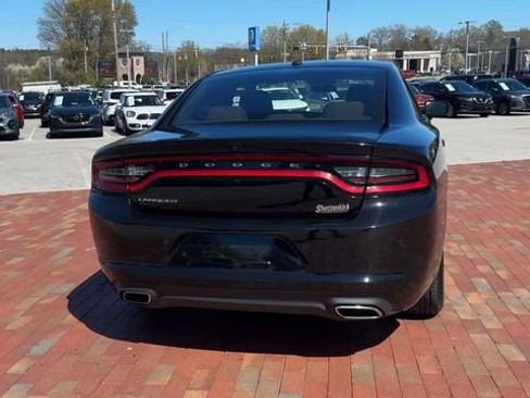 Used 2022 Dodge Charger SXT RWD image 2