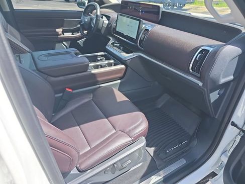 Used 2025 Ford Expedition Max Platinum w/ Platinum Ultimate Package AWD/4WD image 15