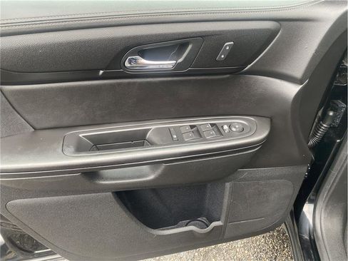 Used 2017 Chevrolet Traverse LT image 12