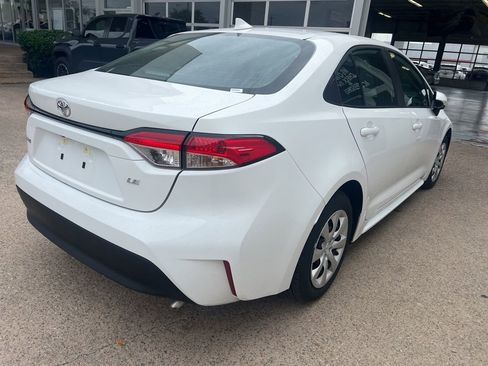 Used 2026 Toyota Corolla LE FWD image 4