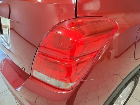 Used 2018 Chevrolet Trax LT w/ LT Convenience Package image 13