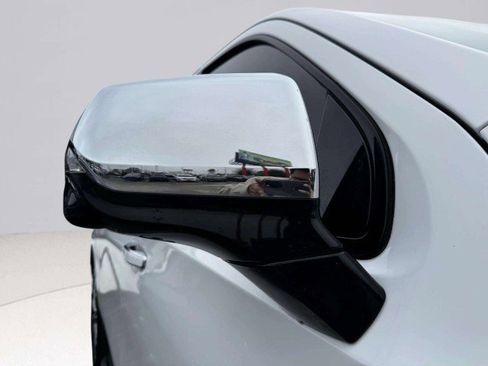 Used 2021 Chevrolet Suburban Premier w/ Premium Package image 9