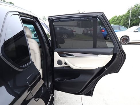 Used 2017 BMW X5 xDrive50i AWD/4WD image 38