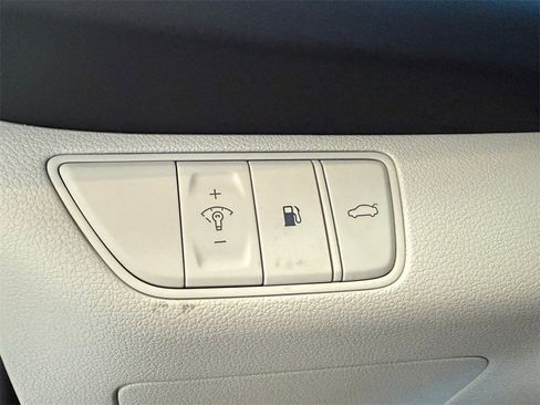 Used 2022 Genesis G70 3.3T image 24