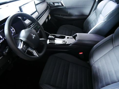 New 2026 Mitsubishi Outlander AWD image 4