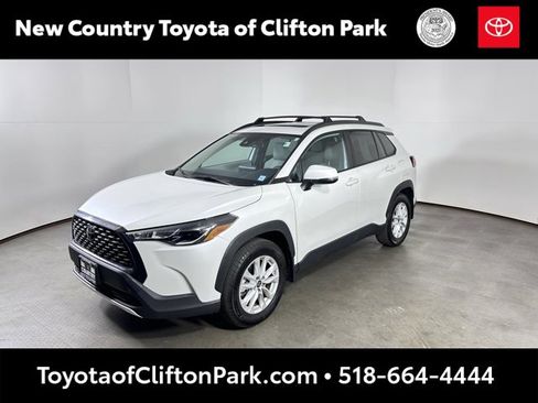 Used 2022 Toyota Corolla Cross LE image 7