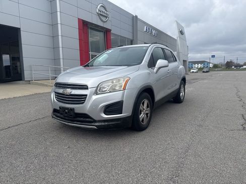 Used 2015 Chevrolet Trax LT w/ LT Sun and Sound Package FWD image 3