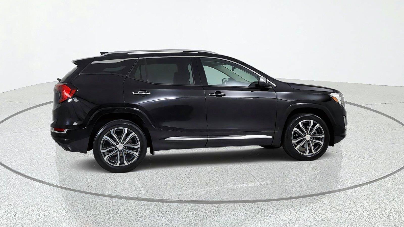 Used 2020 GMC Terrain Denali w/ Denali Premium Package AWD/4WD image 7