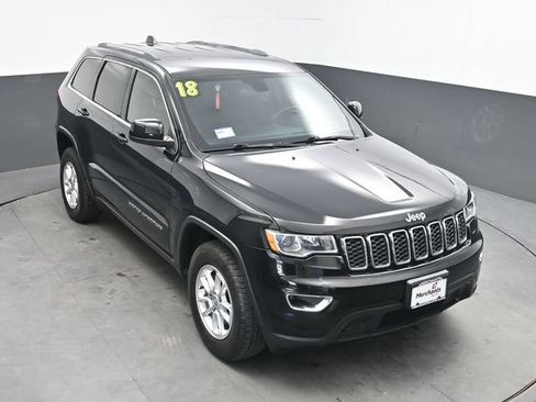Used 2018 Jeep Grand Cherokee Laredo AWD/4WD image 22
