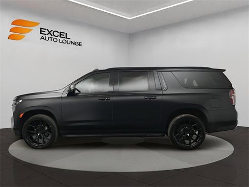 Used 2022 Chevrolet Suburban RST w/ Luxury Package image 2