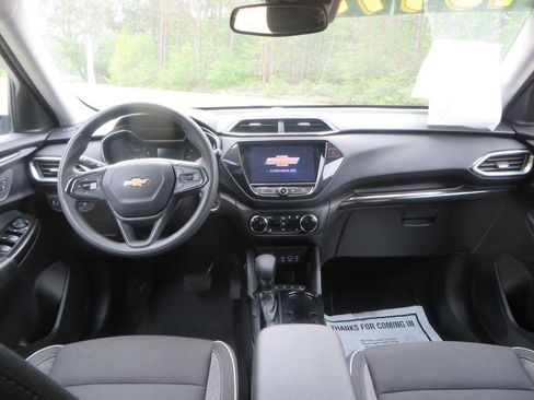 Used 2021 Chevrolet TrailBlazer LT w/ Convenience Package FWD image 12