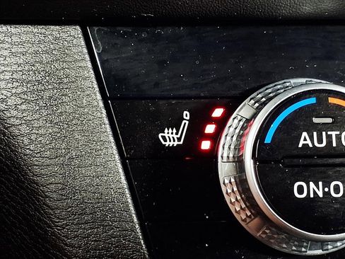 Used 2023 Mitsubishi Outlander SE image 17