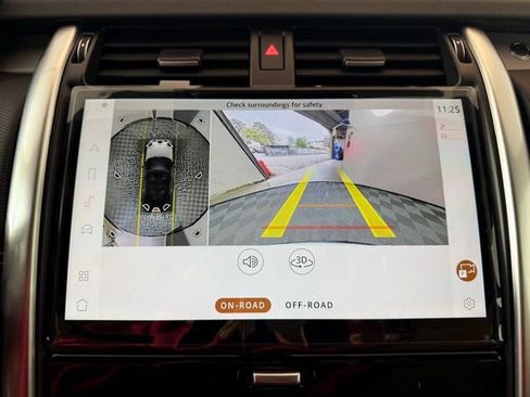 Certified 2025 Land Rover Discovery Dynamic SE image 16