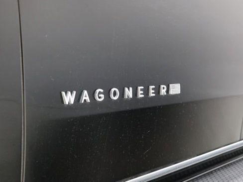 Used 2025 Jeep Wagoneer 4WD w/ Premium Group I image 12