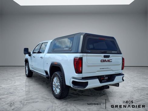 Used 2022 GMC Sierra 2500 Denali image 2