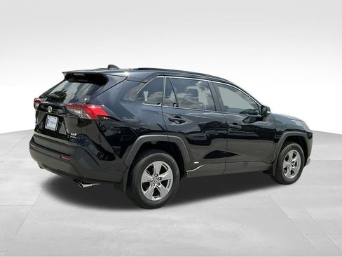 Used 2025 Toyota RAV4 XLE AWD/4WD image 9