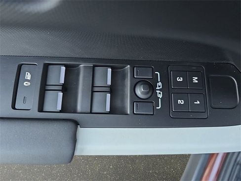 Used 2024 Land Rover Defender 130 S image 29