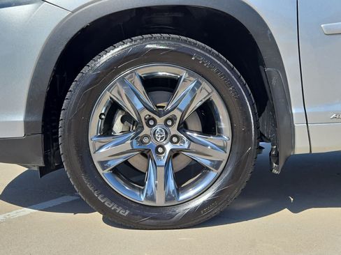 Used 2018 Toyota Highlander Limited Platinum AWD/4WD image 13