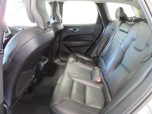 Used 2020 Volvo XC60 T6 Momentum w/ Protection Package Premier AWD/4WD image 33
