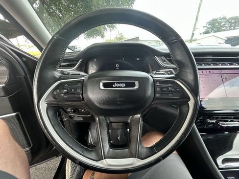 Used 2022 Jeep Grand Cherokee L Limited AWD/4WD image 15