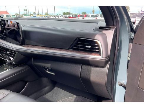 Used 2025 Chevrolet Tahoe Z71 w/ Comfort Package AWD/4WD image 18
