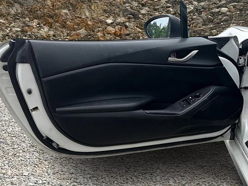 Used 2016 MAZDA MX-5 Miata Sport image 19