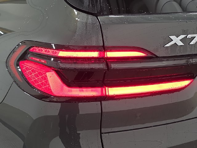 Certified 2025 BMW X7 xDrive40i w/ M Sport Package AWD/4WD image 29