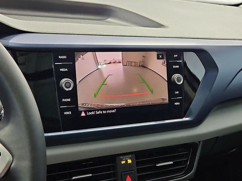 Certified 2023 Volkswagen Taos SE w/ Panoramic Sunroof Package FWD image 18
